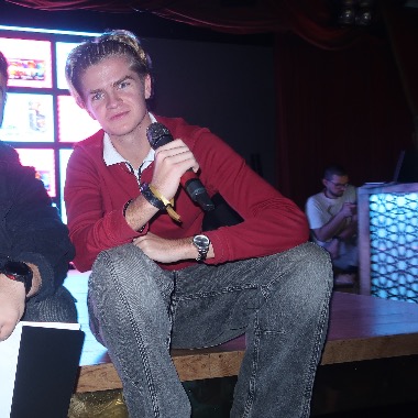 Social media specialist (Viral)