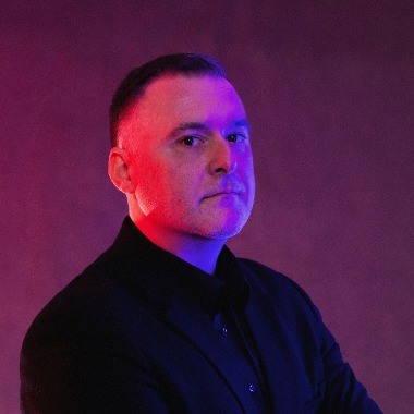Creative Designer with 25 years of experience. Blending Print, Digital & UX/UI.