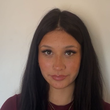 Expert Copywriter and Social Media Strategist